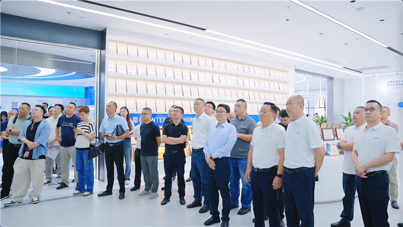 成都电力行业协会第二届理事会第十次会议暨储能分会专题会议在航微智慧能源装备智能制造中心成功召开